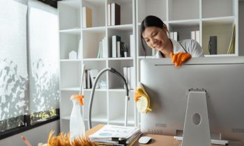 Guide de nettoyage et d’organisation pour votre bureau à domicile