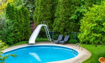 Puis-je installer une piscine dans mon jardin si j’ai des arbres ou des lignes électriques à proximité ?
